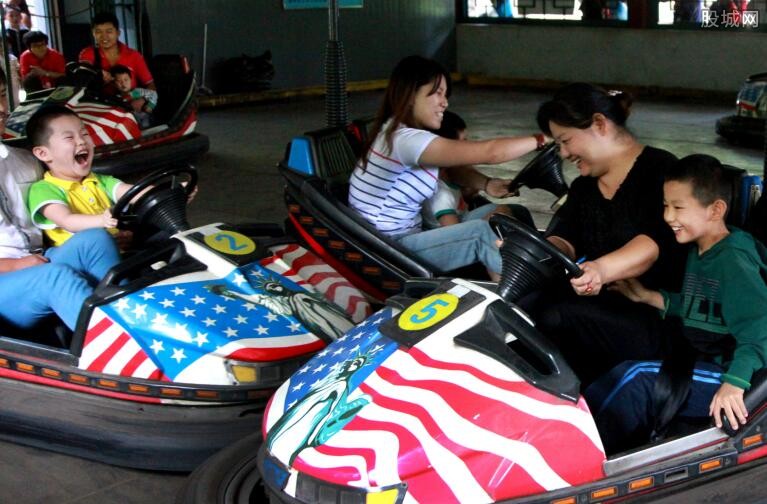 開一家碰碰車游樂場掙錢嗎？一套需要多少錢？