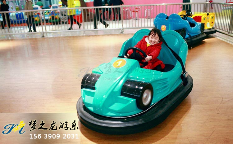 碰碰車(chē)兒童樂(lè )園