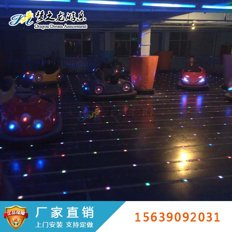 室內碰碰車(chē)夜景