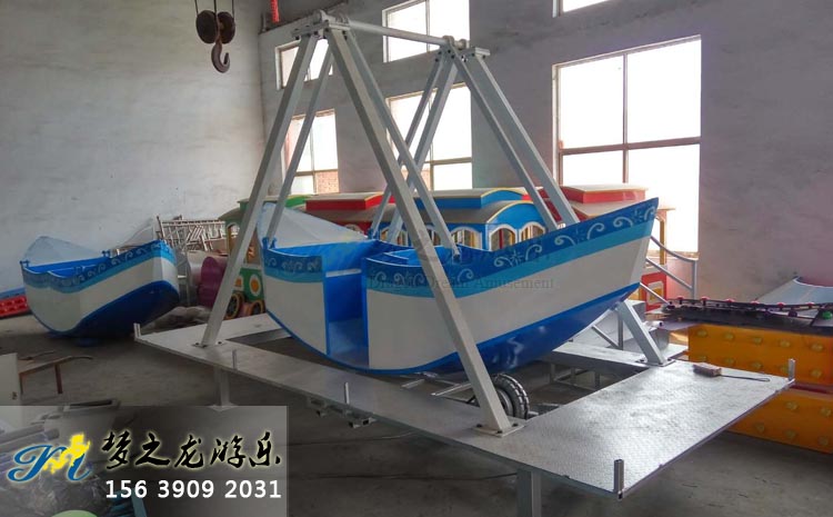 鄭州夢(mèng)之龍游樂(lè )設備廠(chǎng)展廳海盜船